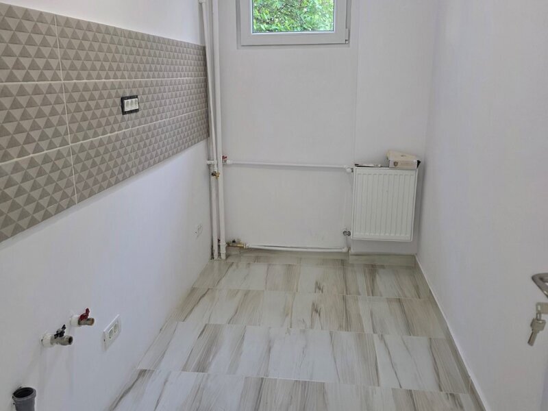 Titan, bloc mixt, 3 minute metrou si parc IOR